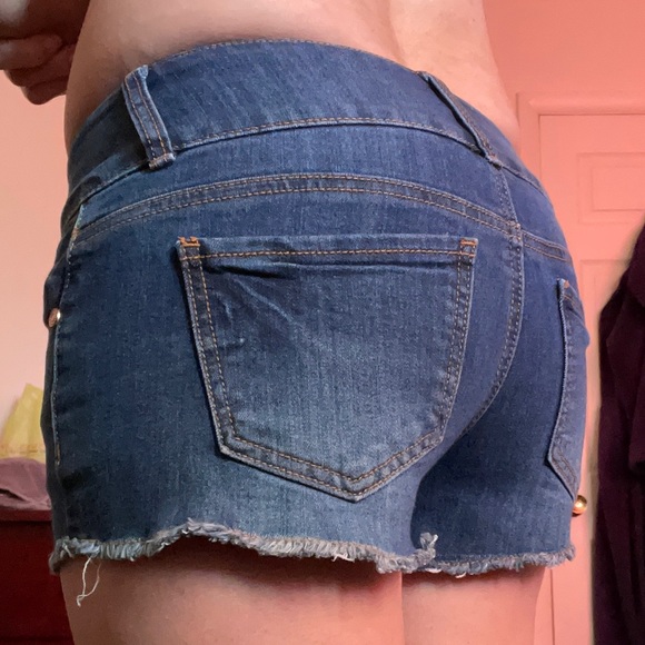 Shorts - Picture 4 of 4